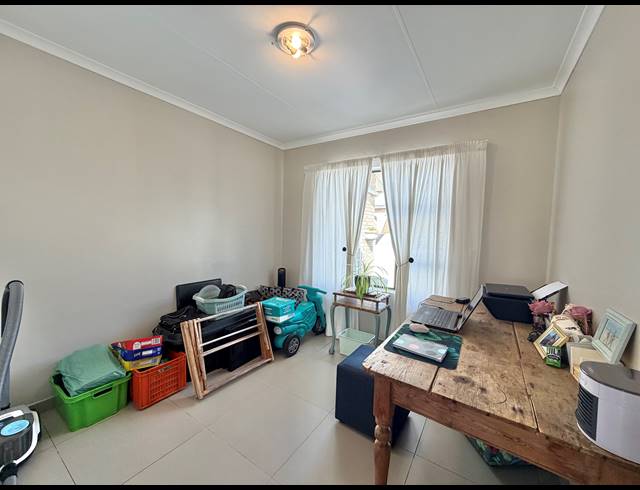 3 BEDROOM TOWNHOUSE FOR SALE IN JEFFREYS BAY CENTRAL